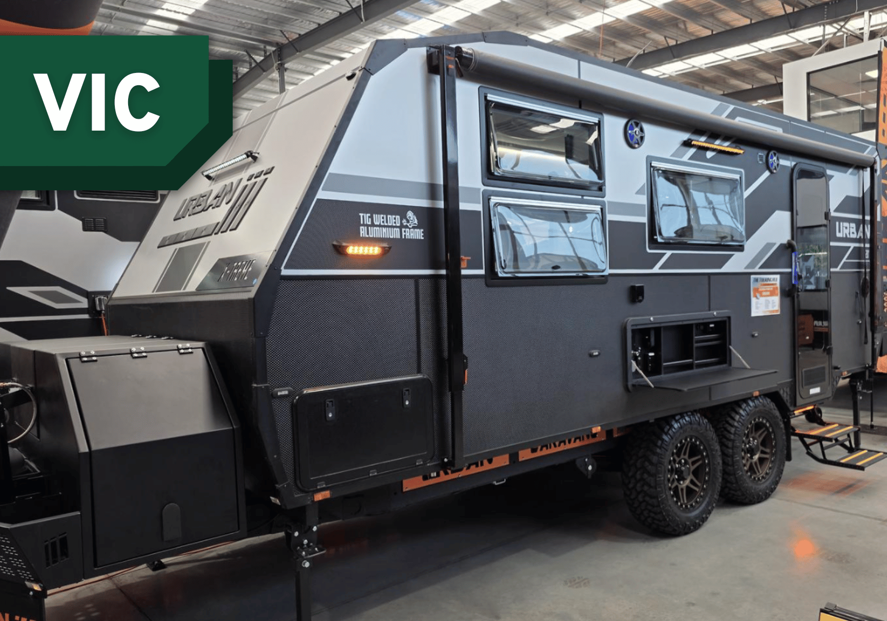 2026 Urban Caravans Xtreme 20′ Couples Cafe Dinette Layout